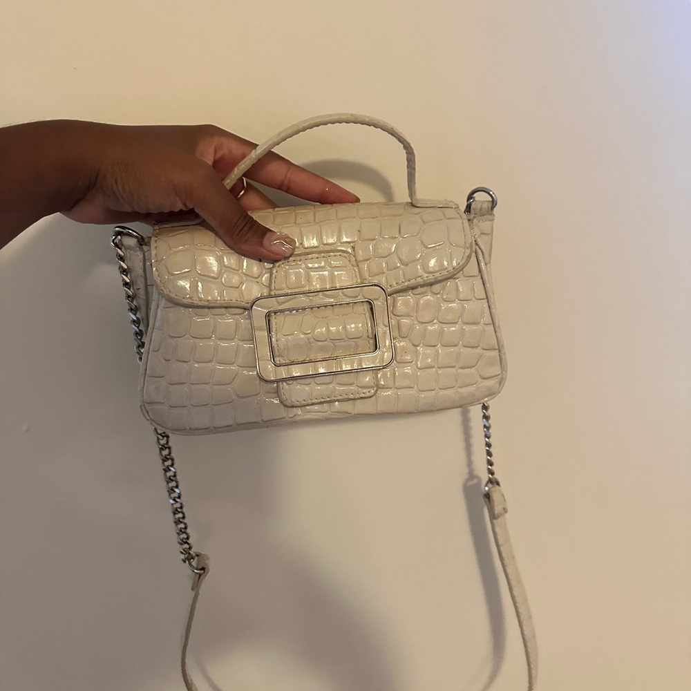 Medium cream Zara crossbody with chain
